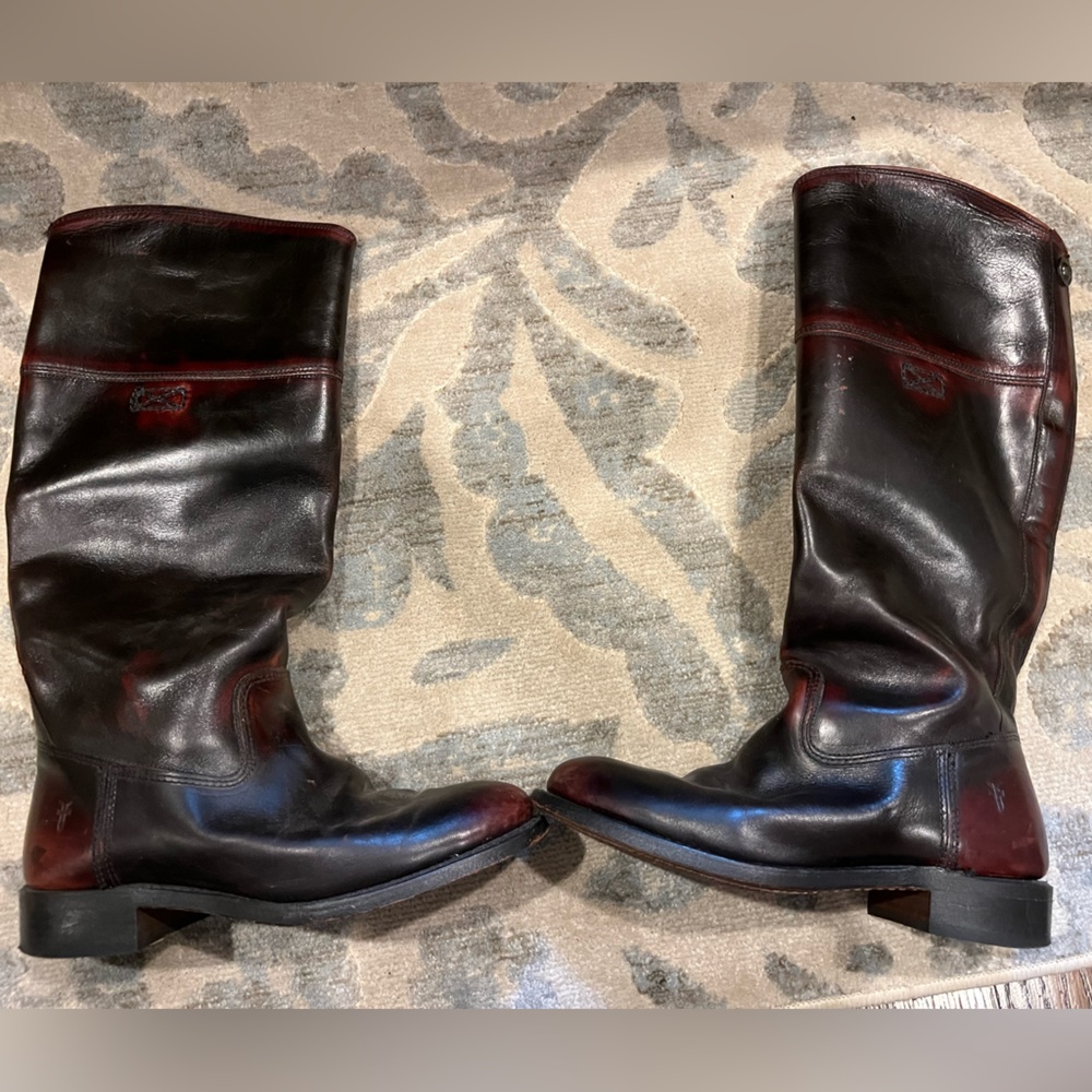 Cherry brown Frye boots. Moderately Worn, size 37.